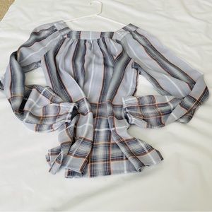 Lauren Conrad Beautiful Flowing semi-sheer Blouse Multi-colored.  Size Small.